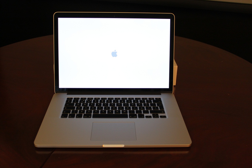 Apple Macbook Pro W/ Retina Display 15.4----800Euro